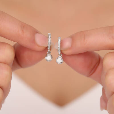 925 Ayar Gümüş Beyaz Opal Taşlı Sallantılı Küpe