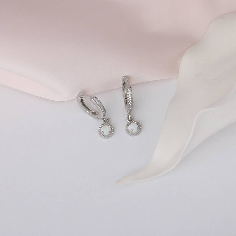 925 Ayar Gümüş Beyaz Opal Taşlı Sallantılı Küpe - 3