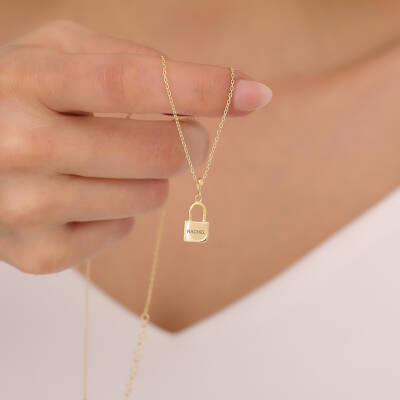 925 Ayar Gümüş İsimli Kilit Kolye