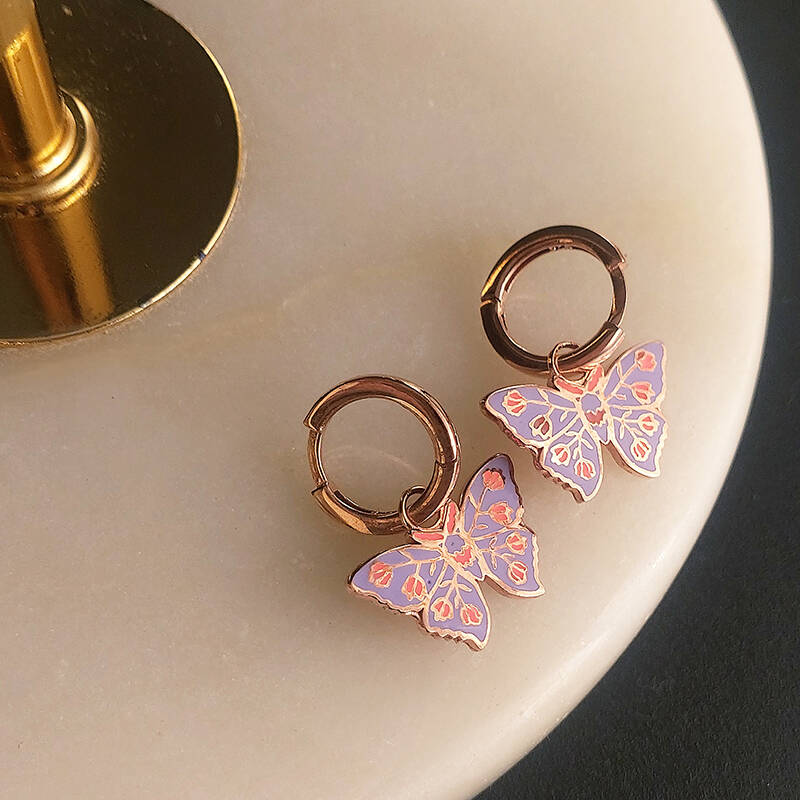 925 Ayar Gümüş Lila Rengi Mineli Kelebek Küpe - 5