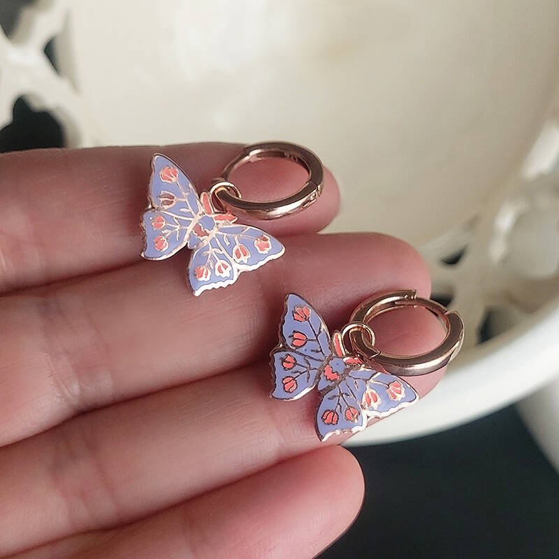 925 Ayar Gümüş Lila Rengi Mineli Kelebek Küpe - 6