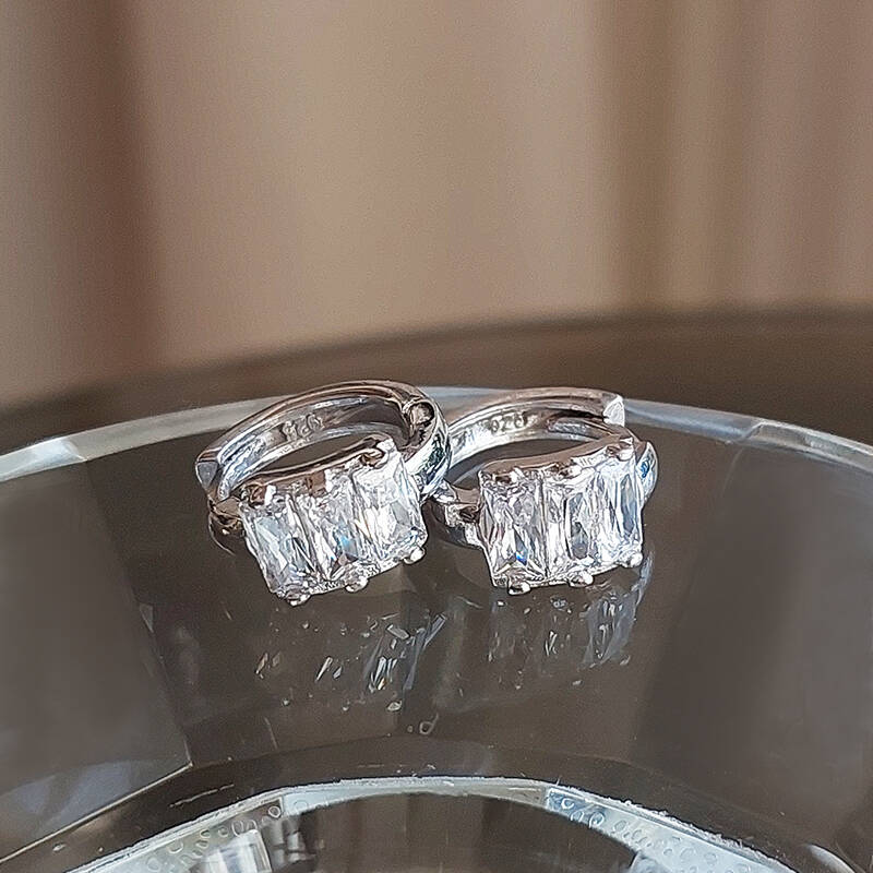 Vaoov 925 Ayar Gümüş Baget Taşlı Küpe - 1