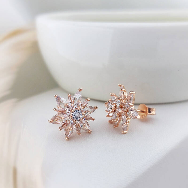 Vaoov  925 Ayar Gümüş Beyaz Taşlı Lotus Çiçeği Küpe - 1