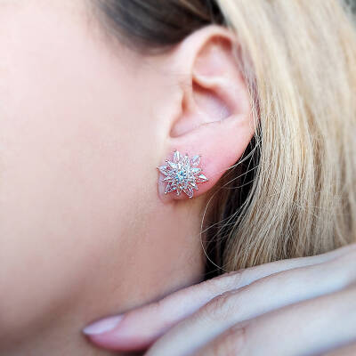 Vaoov  925 Ayar Gümüş Beyaz Taşlı Lotus Çiçeği Küpe - 3