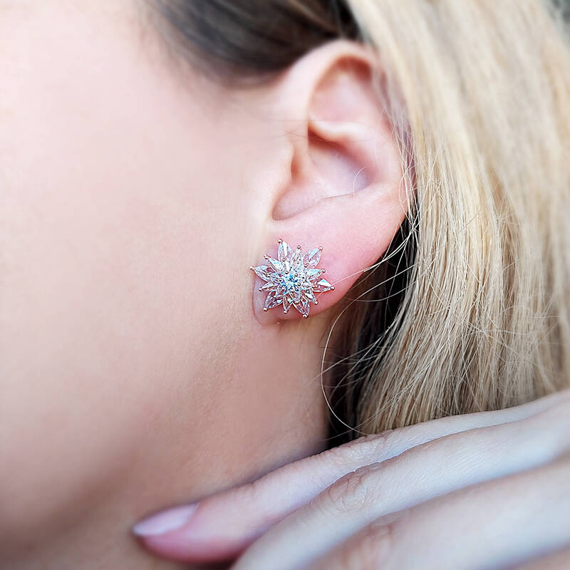 Vaoov  925 Ayar Gümüş Beyaz Taşlı Lotus Çiçeği Küpe - 3