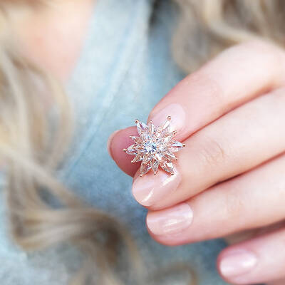 Vaoov  925 Ayar Gümüş Beyaz Taşlı Lotus Çiçeği Küpe - 6