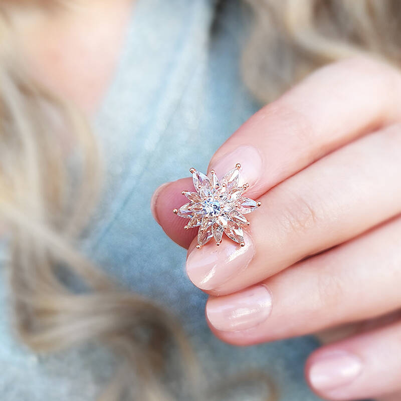 Vaoov  925 Ayar Gümüş Beyaz Taşlı Lotus Çiçeği Küpe - 6