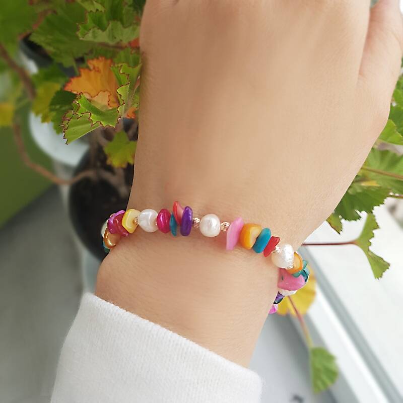 Vaoov 925 Ayar Gümüş İnci ve Renkli Sedef Taşlı Bayan Hediye Bileklik - 1