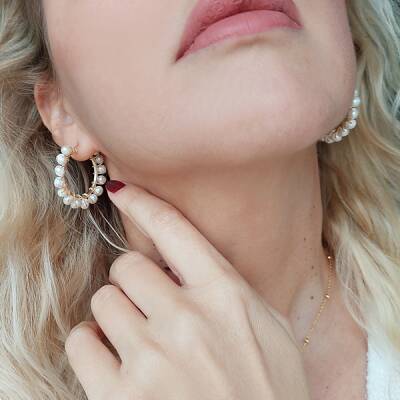 Vaoov 925 Ayar Gümüş İncili Sarmal Halka Küpe  - 4