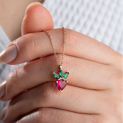 Vaoov 925 Ayar Gümüş Kırmızı Taşlı Çilek Kolye